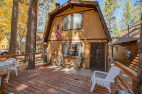 Bearfoot Cabin -Cute and cozy mountain home, conveniently close to everything!